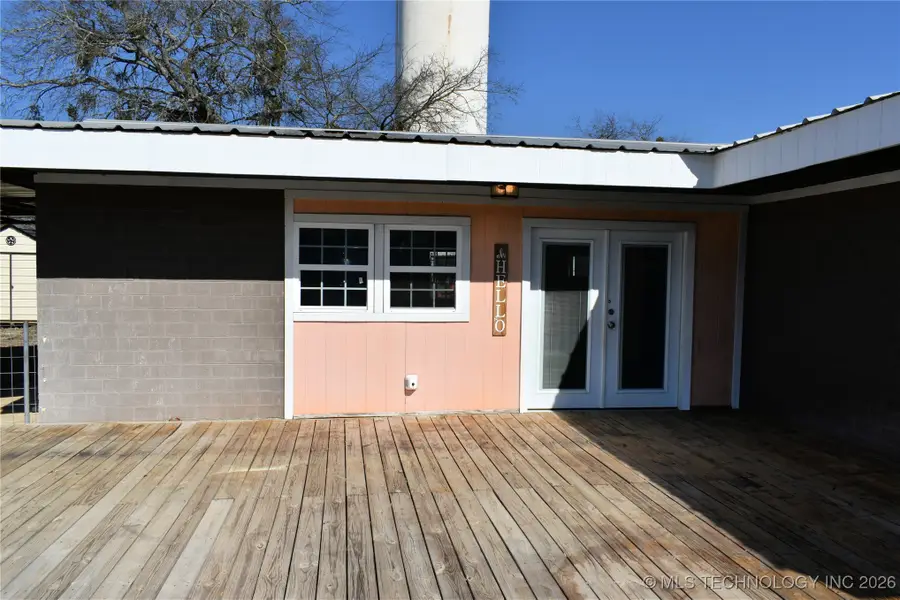 105 W Valliant Avenue, Fort Towson, OK 74735 - Image #2
