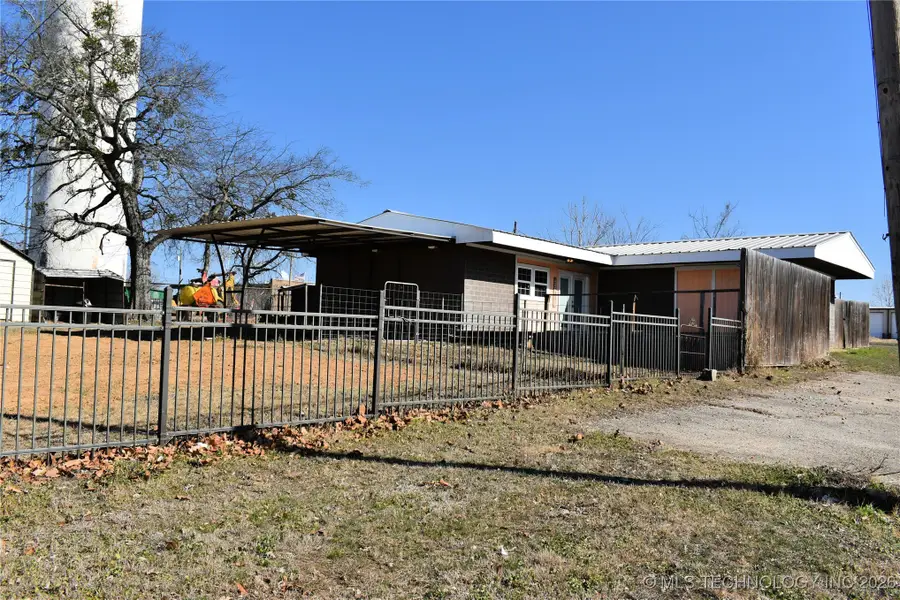105 W Valliant Avenue, Fort Towson, OK 74735 - Image #3