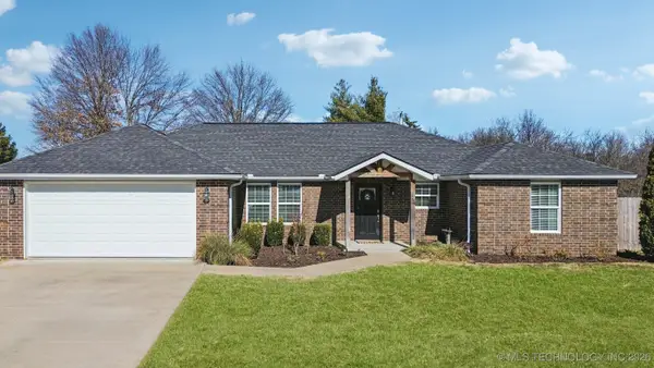 811 E 7th Street, Grove, OK 74344