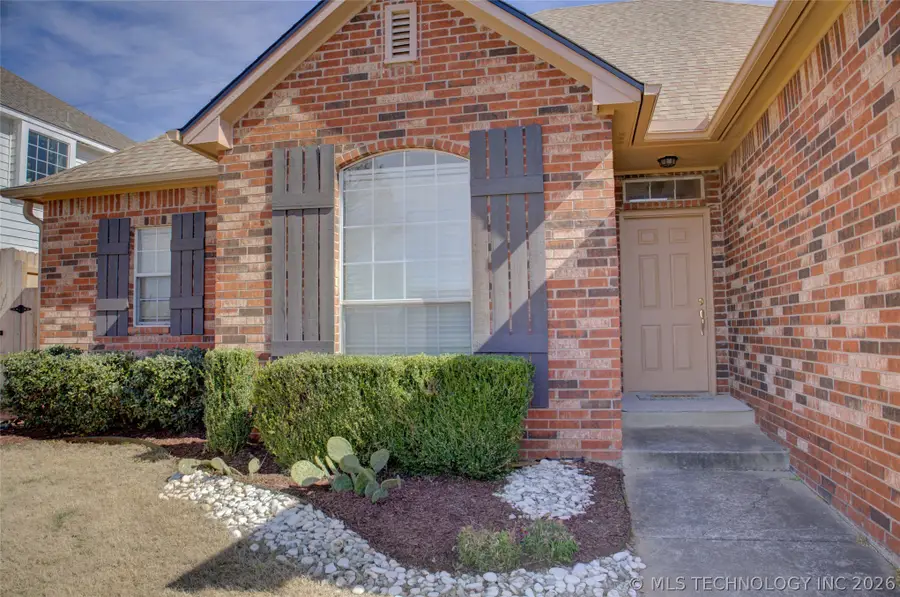 11407 S Locust Avenue, Jenks, OK 74037 - #2