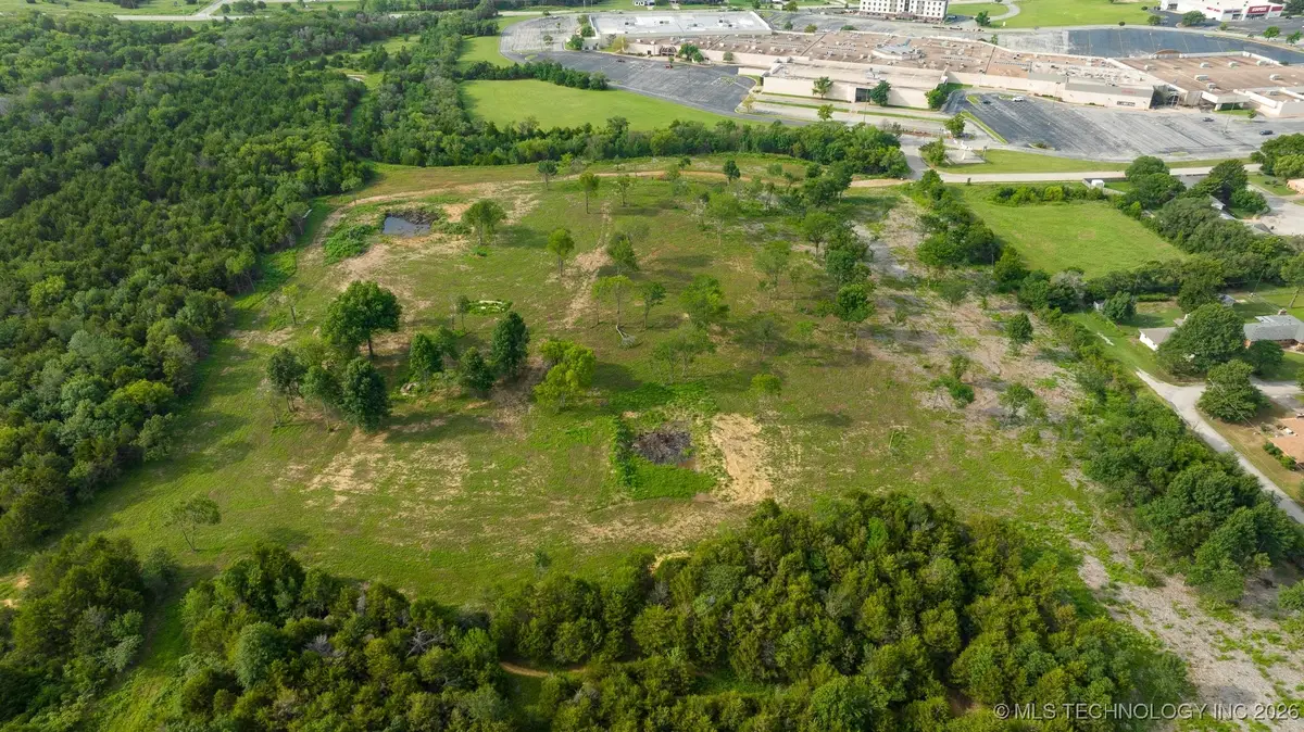 2 SE Barnett Avenue, Bartlesville, OK 74006 - #1