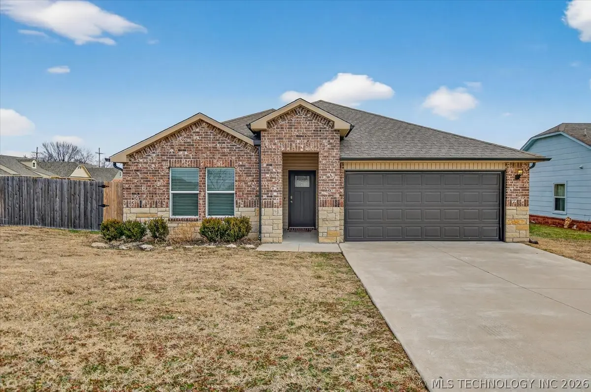 2004 Harriman Court, Bartlesville, OK 74006 - #1