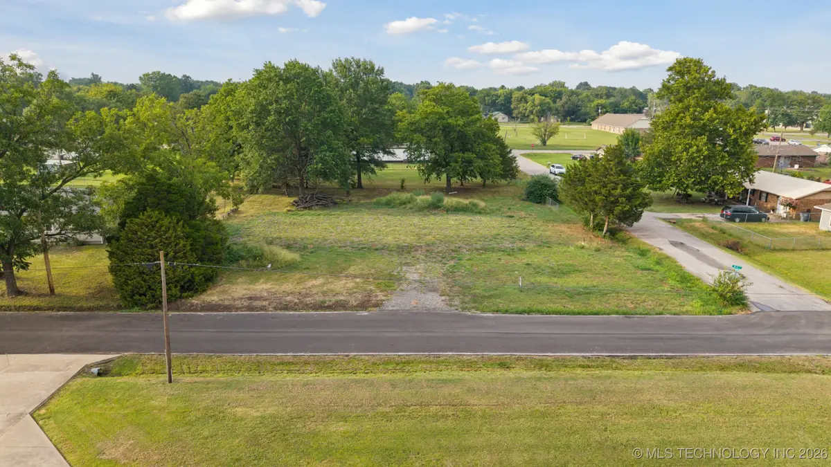 809 NE 5th Street, Wagoner, OK 74467 - #1