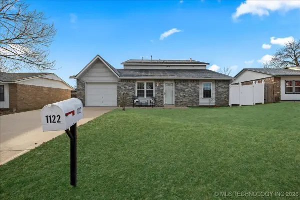 1122 E 144th Place, Glenpool, OK 74033
