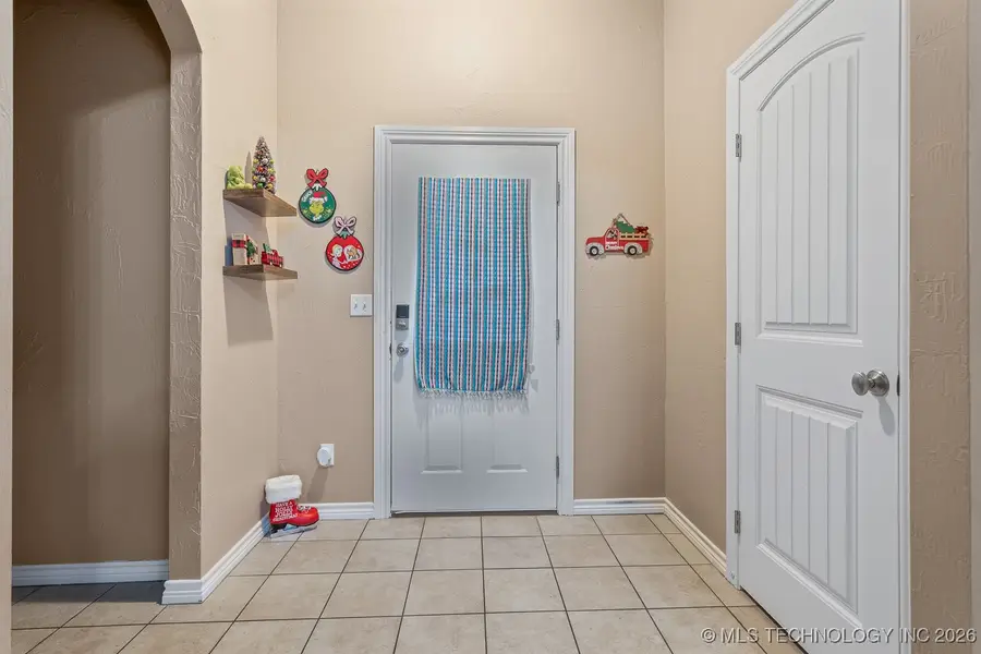 4627 Lakeshore Drive, Ardmore, OK 73401 - #3