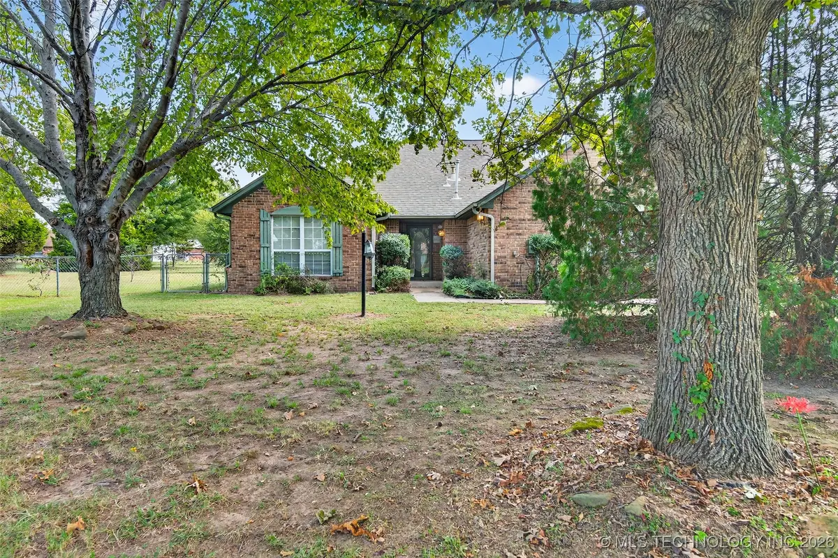 11313 E Southpark Road, Claremore, OK 74019 - Image #1