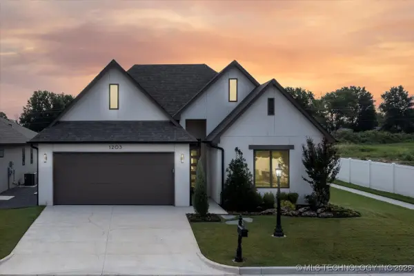 1203 N 71st Place, Broken Arrow, OK 74014