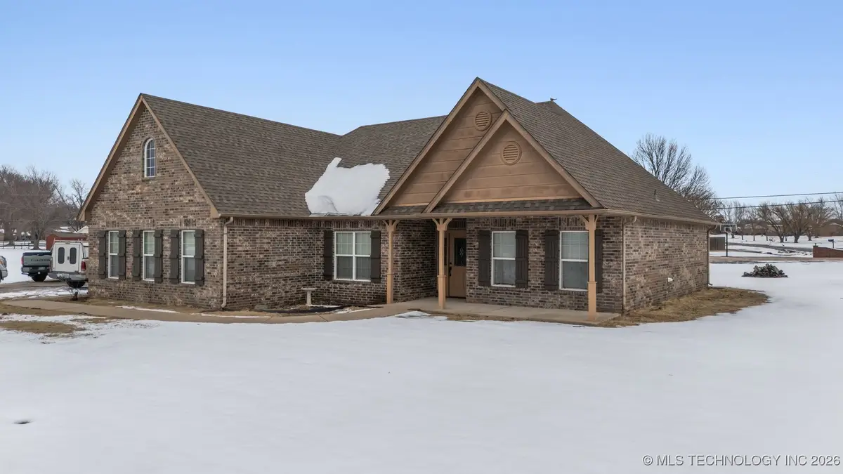 3823 Oakwood Drive, Pryor, OK 74361 - Image #1