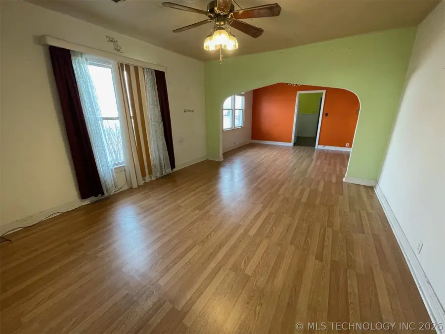 1002 E Thompson Avenue, Sapulpa, OK 74066 - #2