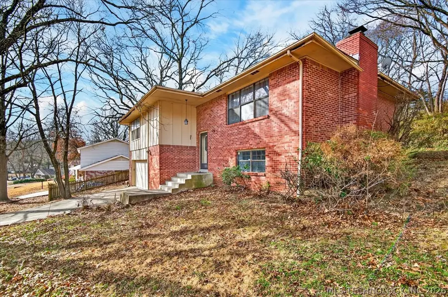 809 Whippoorwill Court, Bartlesville, OK 74006 - #3