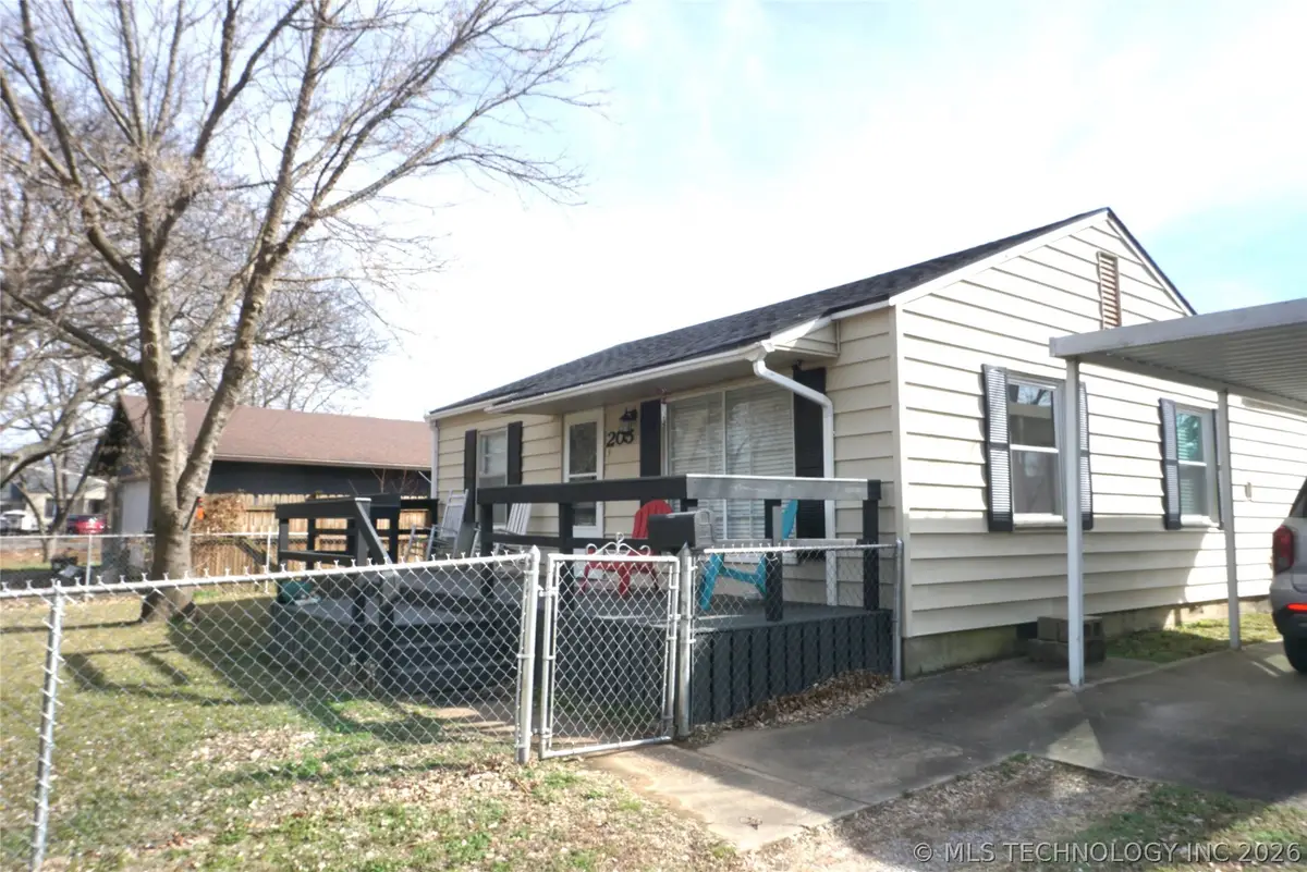 205 Washington Street, Henryetta, OK 74437 - #1