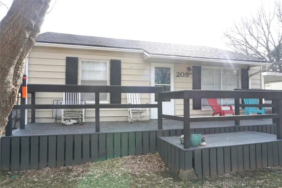 205 Washington Street, Henryetta, OK 74437 - #2