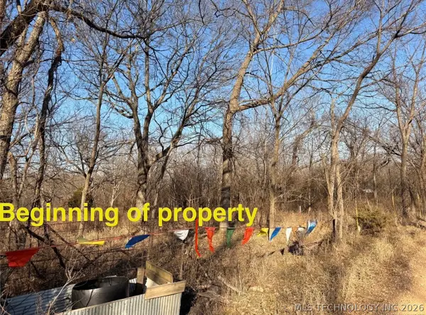 2 W 703 Road, Hulbert, OK 74441