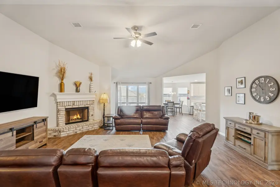 5130 S Walnut Creek Drive W, Sand Springs, OK 74063 - #2