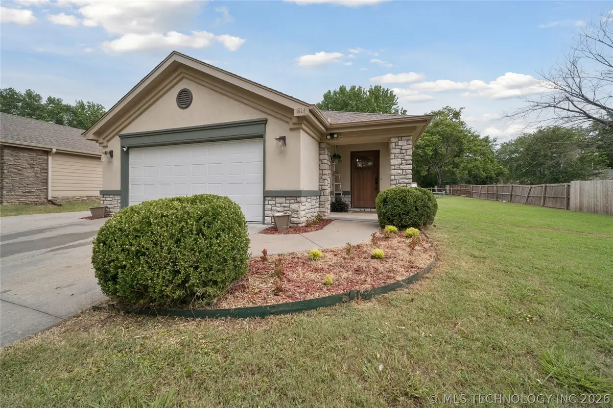 814 E Comet Street, Claremore, OK 74017 - #1