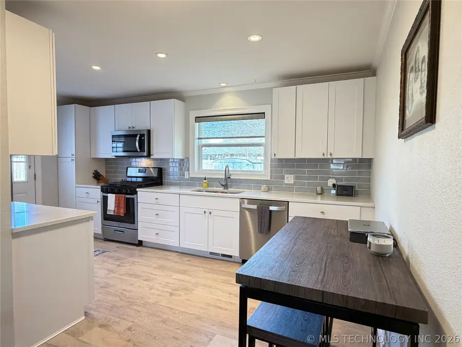 822 E 6th Street, Cushing, OK 74023 - #3