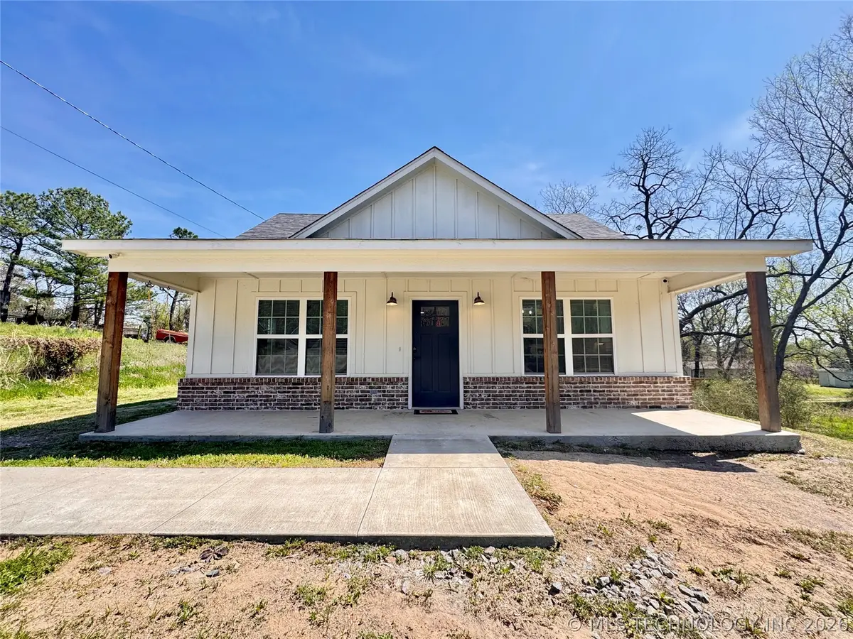 411 S Lee Avenue, Tahlequah, OK 74464 - #1