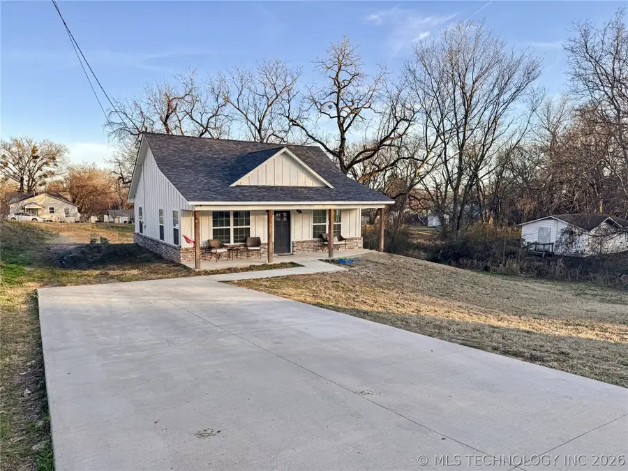 411 S Lee Avenue, Tahlequah, OK 74464 - #3