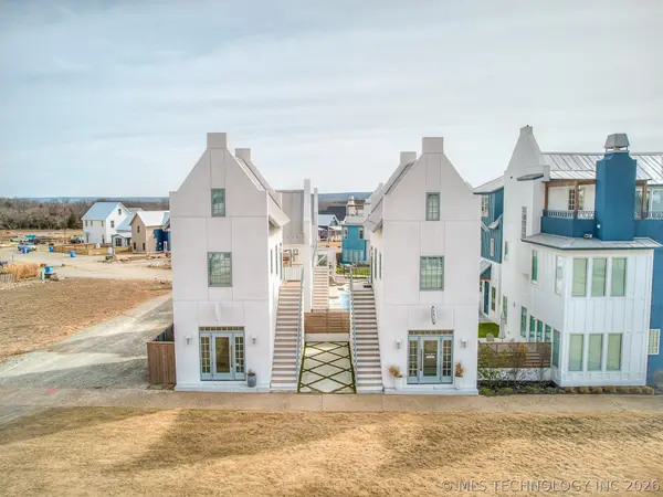 53 Lower Greenway #C, Carlton Landing, OK 74432