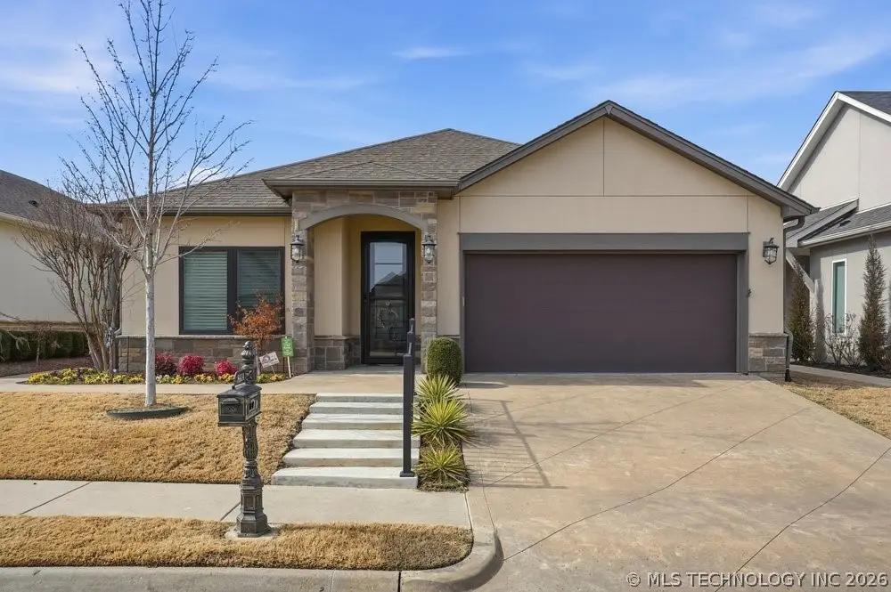 8414 S Phoenix Place W, Tulsa, OK 74132 - #1