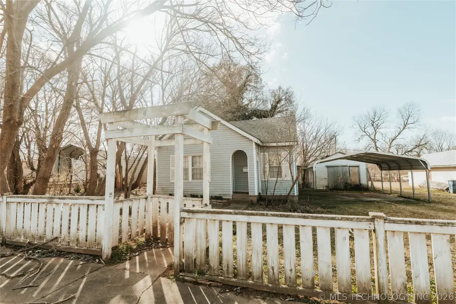 704 E Caddo Street, Cleveland, OK 74020 - #3