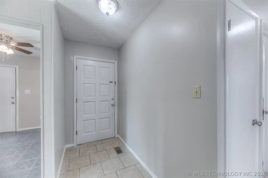 404 E 18th Street, Owasso, OK 74055 - #3