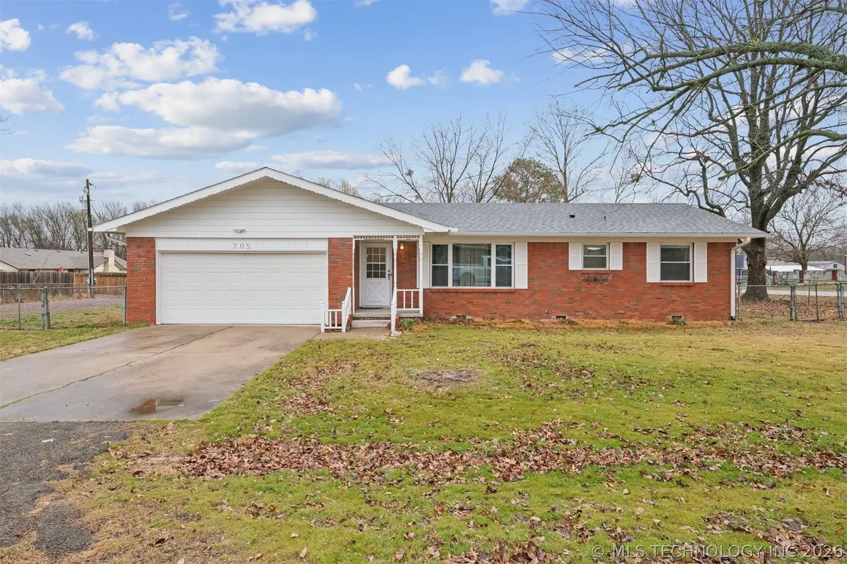 205 S Mary Avenue, Wagoner, OK 74467 - #1