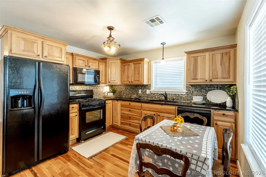 614 E 5th Street, Claremore, OK 74017 - #2