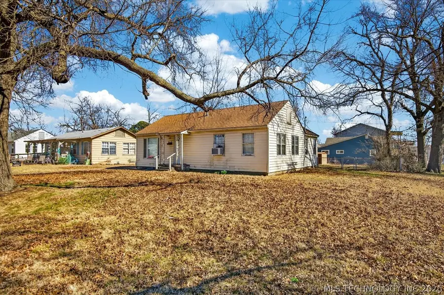 1562 S Hickory Avenue, Bartlesville, OK 74003 - #2