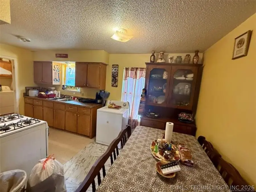 815 E Tutt Street, Henryetta, OK 74437 - #3