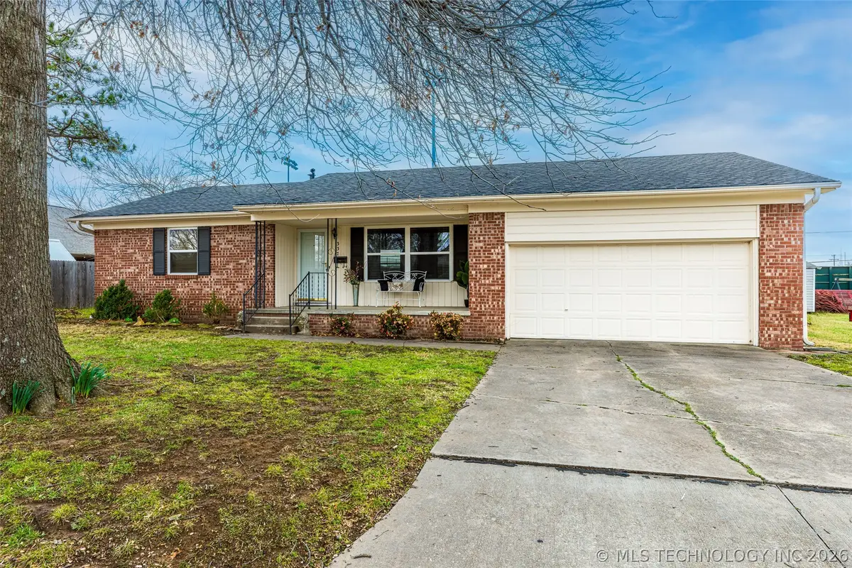 337 E 15th Street, Claremore, OK 74017 - #1