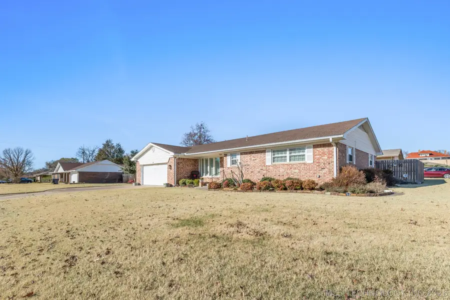 1807 Crestview Drive, Okmulgee, OK 74447 - #3
