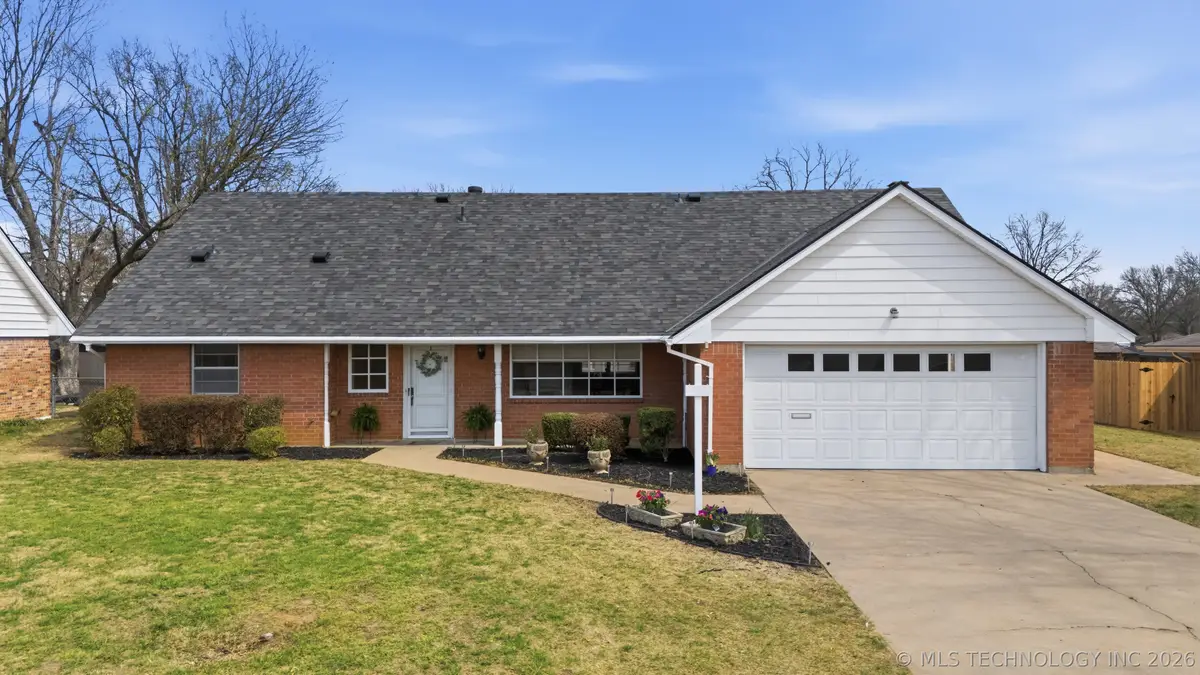 1324 Lariat Drive, Bartlesville, OK 74006 - #1