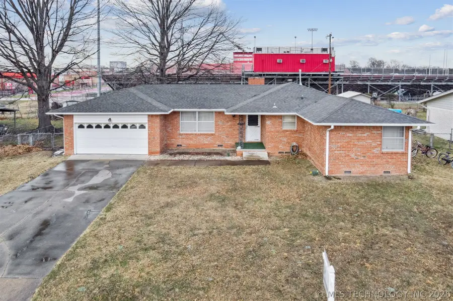 320 E 17th Street, Claremore, OK 74017 - #2