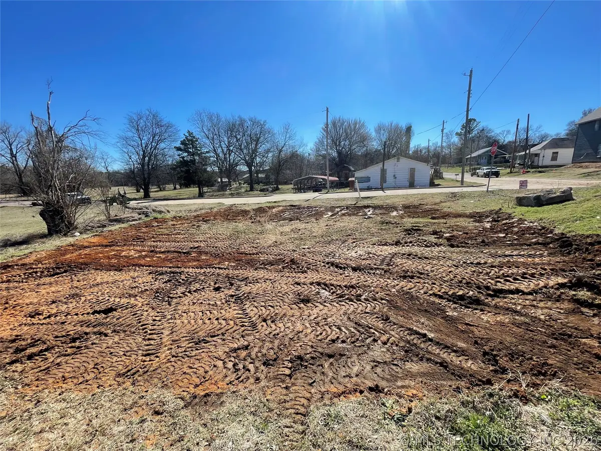 902 NE 4th Avenue, Durant, OK 74701 - #1