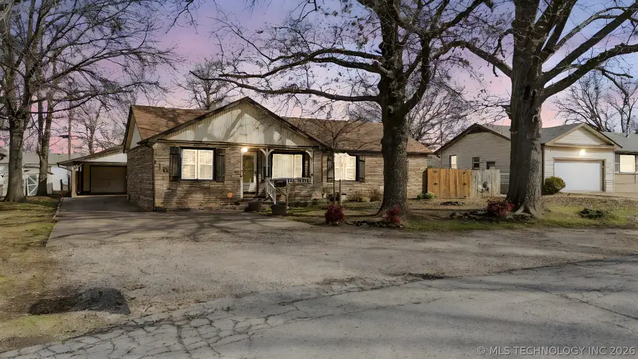 110 E 13th Place, Claremore, OK 74017 - #2
