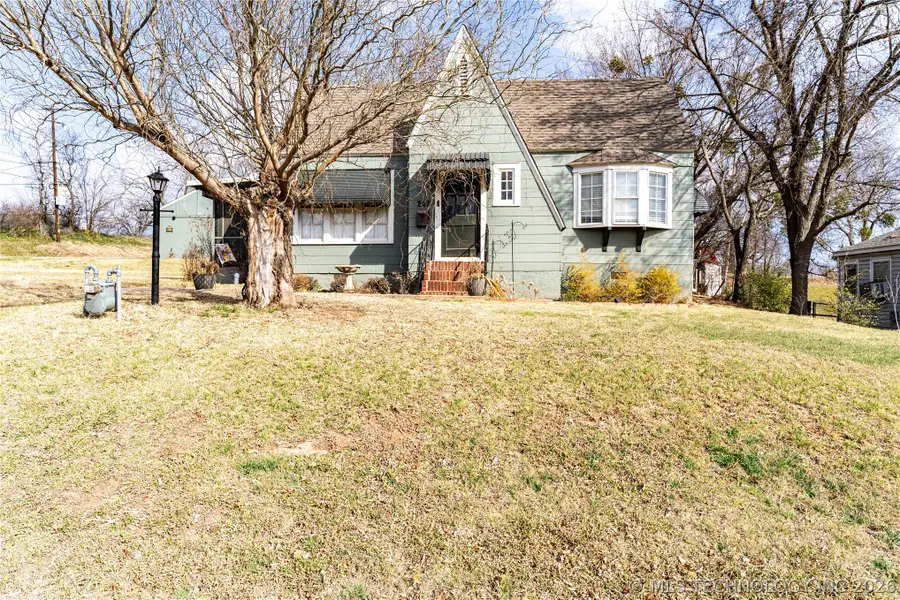 247 W 11th Avenue, Bristow, OK 74010 - #2
