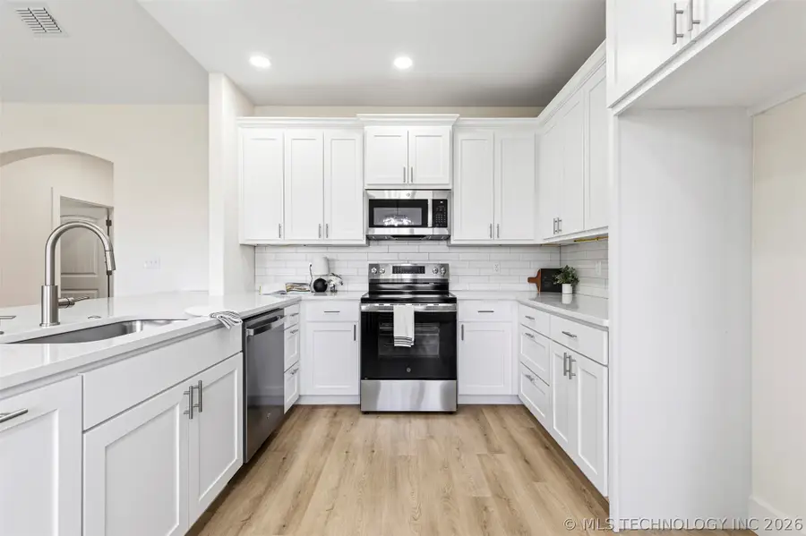 112 S B Street, Calera, OK 74730 - #3