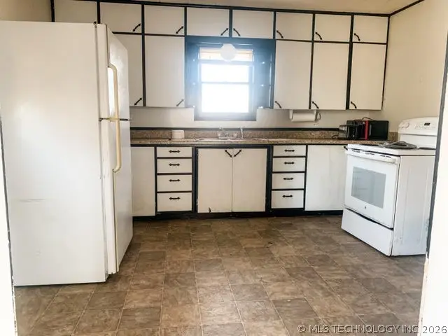 136 S 4th Street, Vinita, OK 74301 - #3