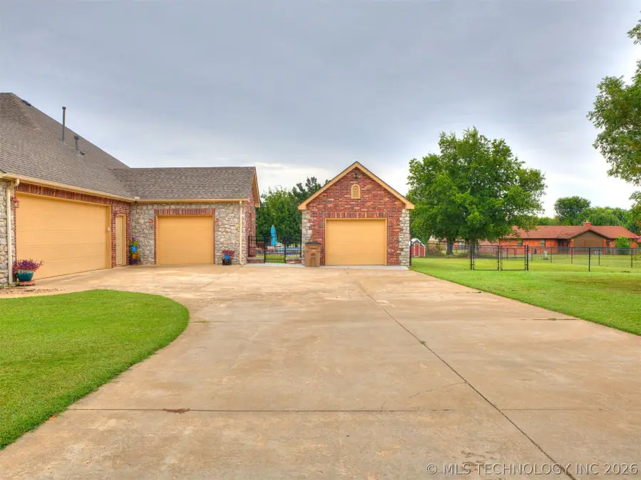 1104 N Scott Avenue, Haskell, OK 74436 - #3