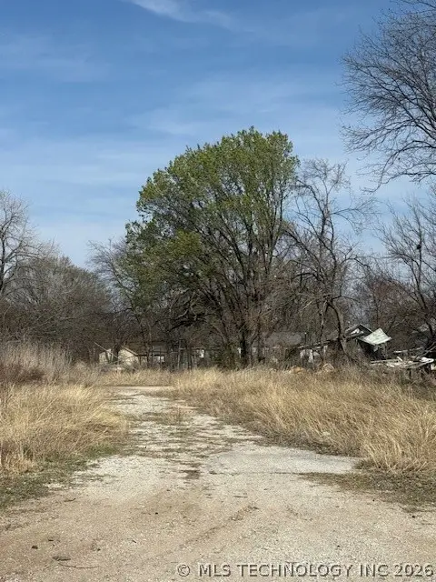 402 E 9th Street, Ada, OK 74820