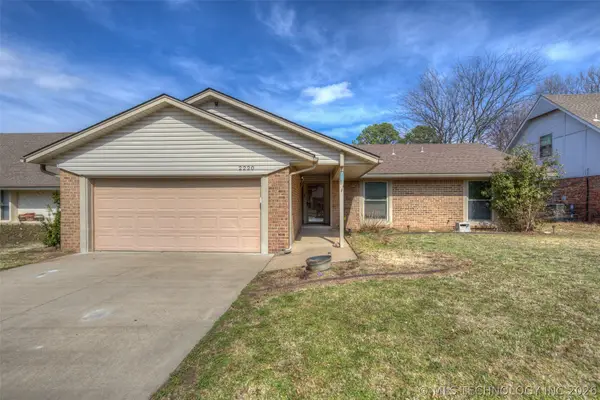 2220 W Memphis Place, Broken Arrow, OK 74012