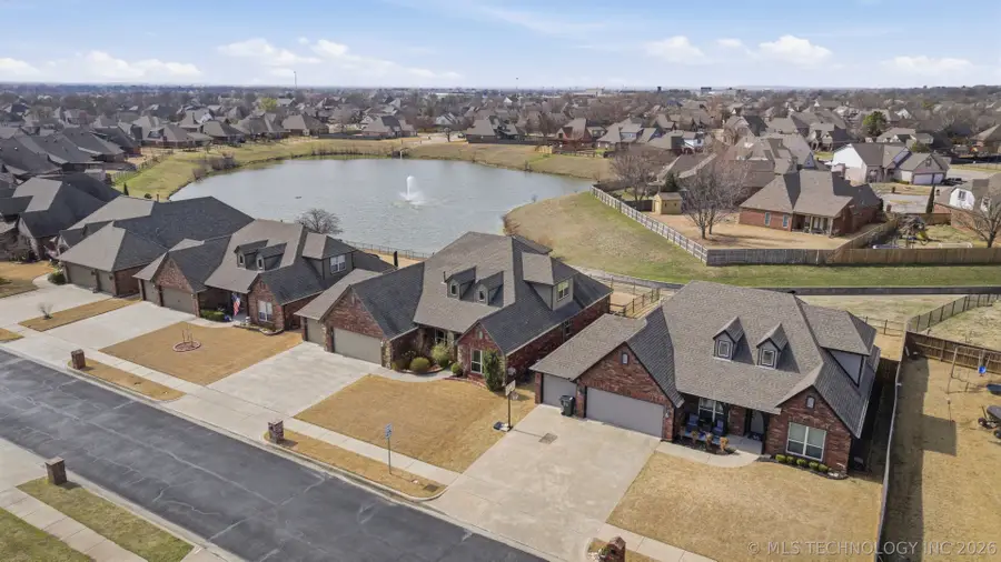 8922 N 143rd East Avenue, Owasso, OK 74055 - #2