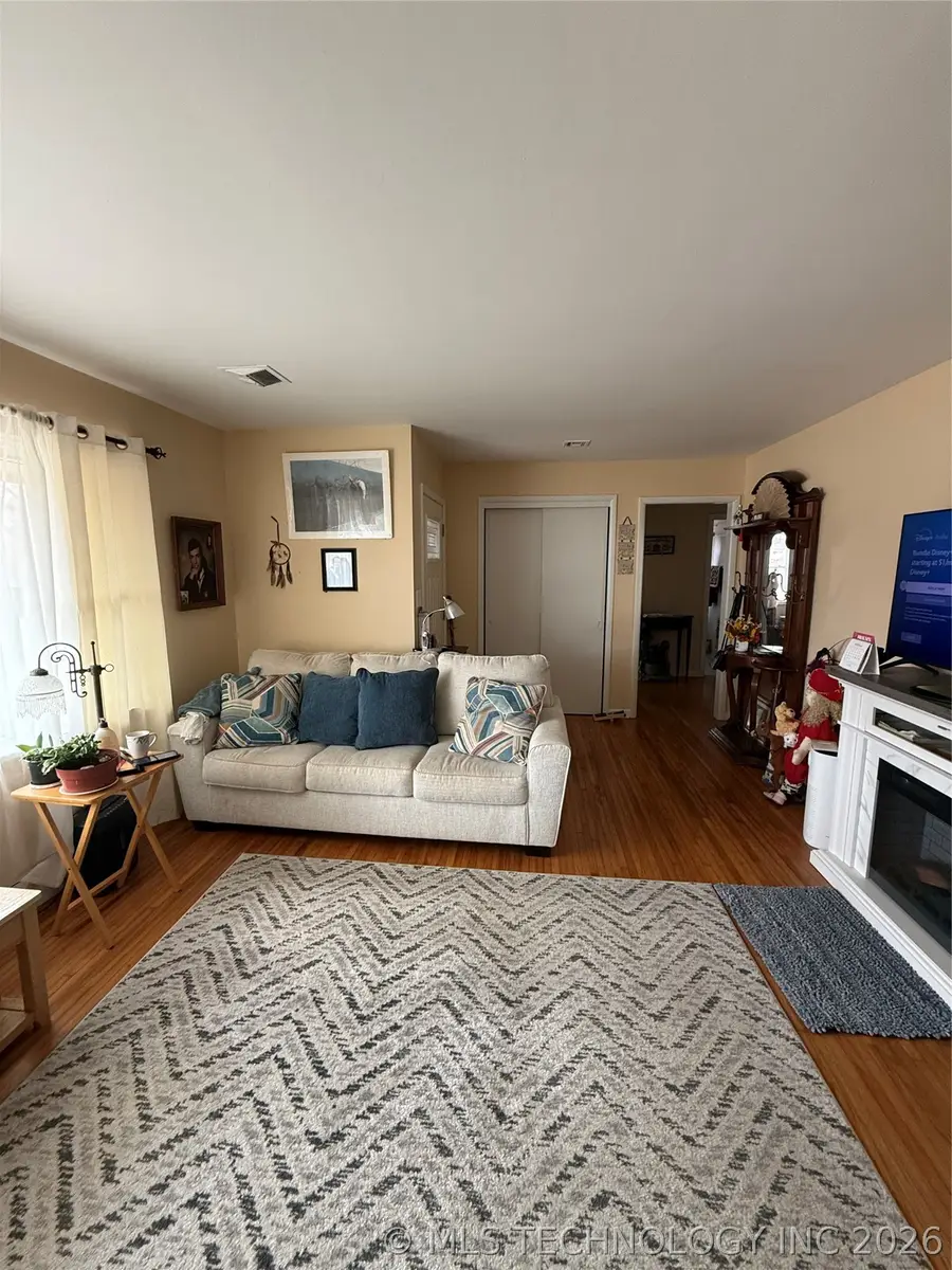 1217 E 9th Street, Cushing, OK 74023 - #2