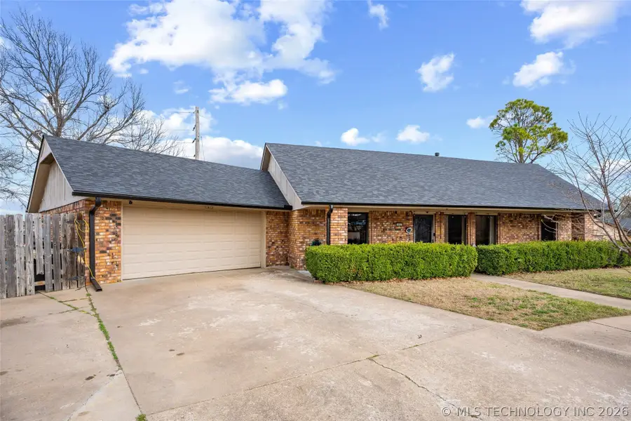 400 Trail Court, Bartlesville, OK 74006 - #2