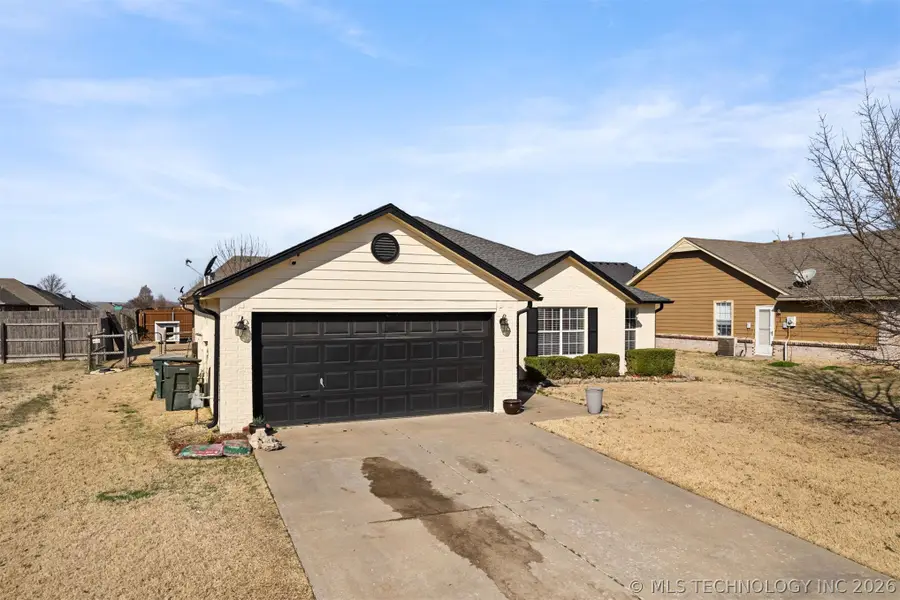 2114 S Javine Avenue, Skiatook, OK 74070 - #2