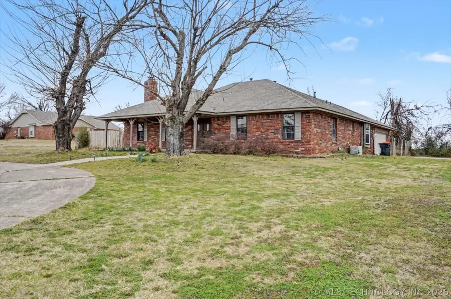 704 N Sioux Avenue, Claremore, OK 74017 - #3