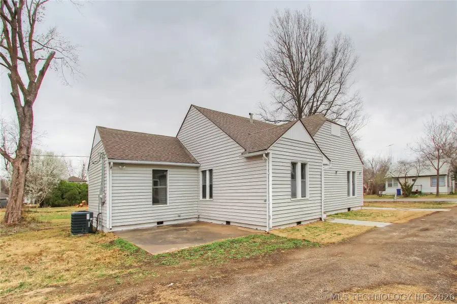 616 S Maple Street, Nowata, OK 74048 - #2