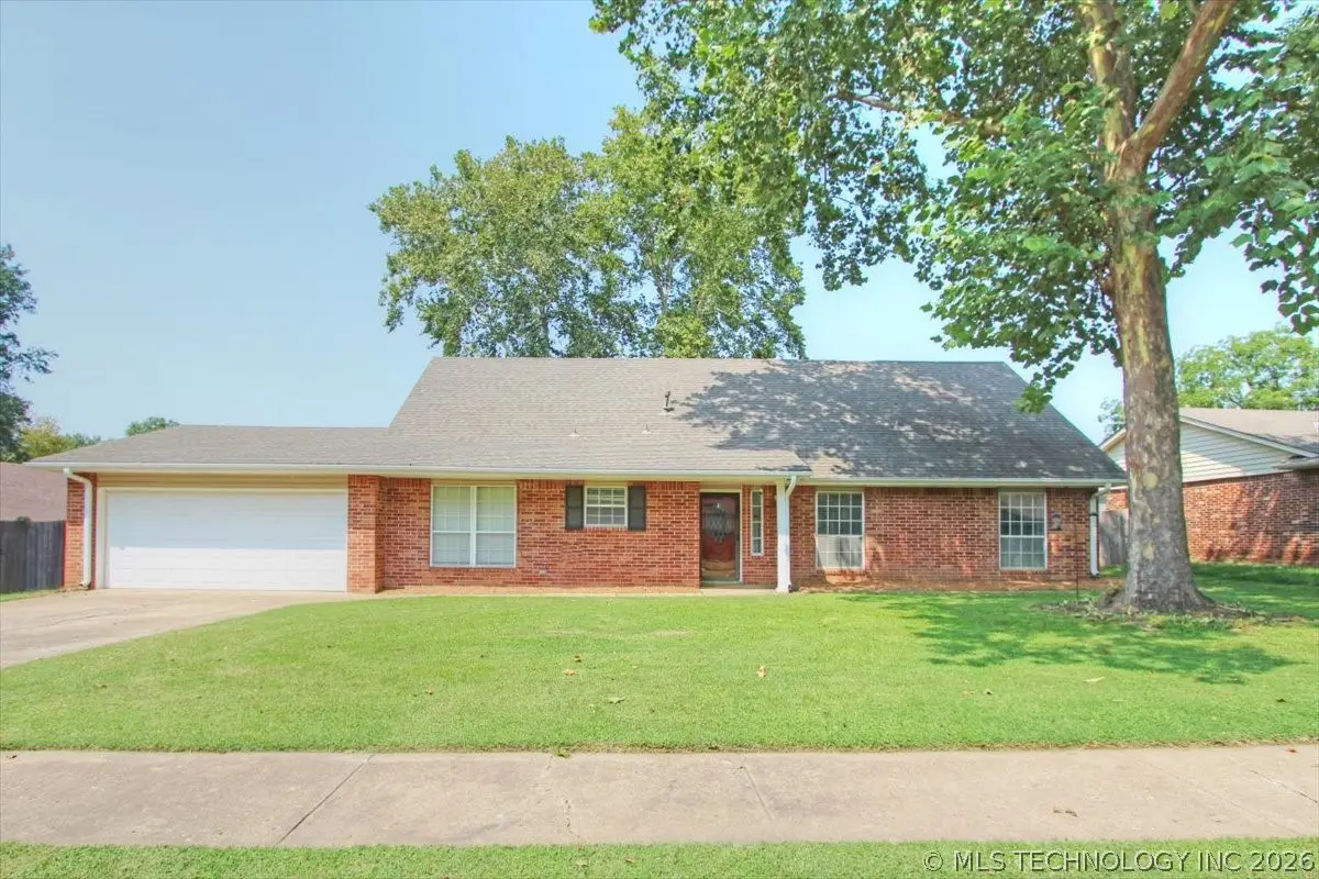 2408 Chapel Hill Court, Bartlesville, OK 74006 - #1