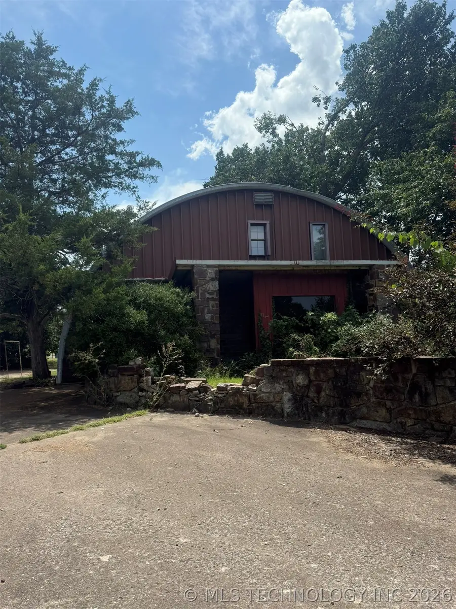 912 W Cedar Street, Stilwell, OK 74960 - #2